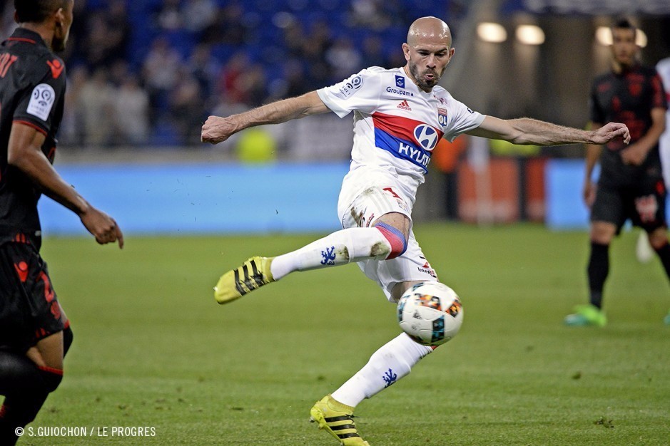 里程碑夜布莱顿复出首秀;法甲清晨刷纪录;赛场秩序良好;临场指挥获称赞的简单介绍 里程碑夜布莱顿复出首秀;法甲清晨刷纪录;赛场秩序良好;临场指挥获称赞的简单介绍