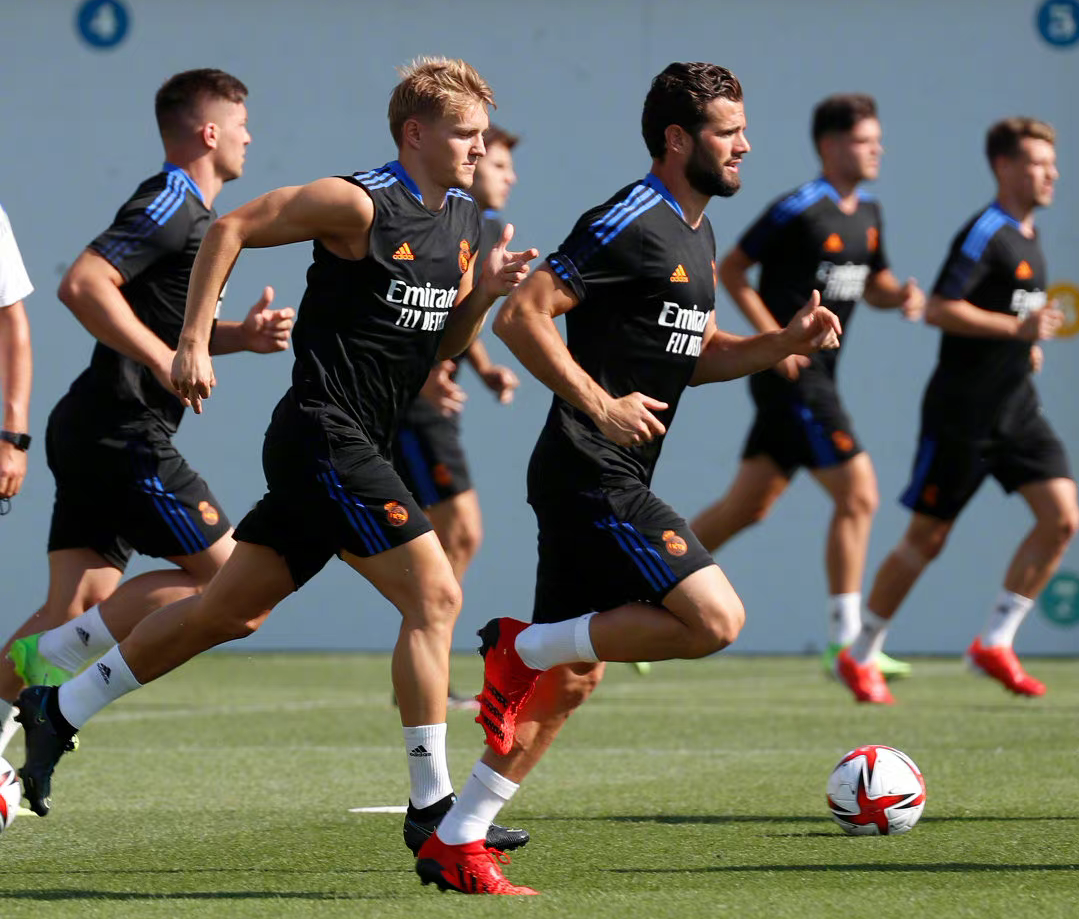 皇家马德里发布备战花絮，冲刺阶段刷新队史纪录，全明星赛任务艰巨，团队化学反应显著 