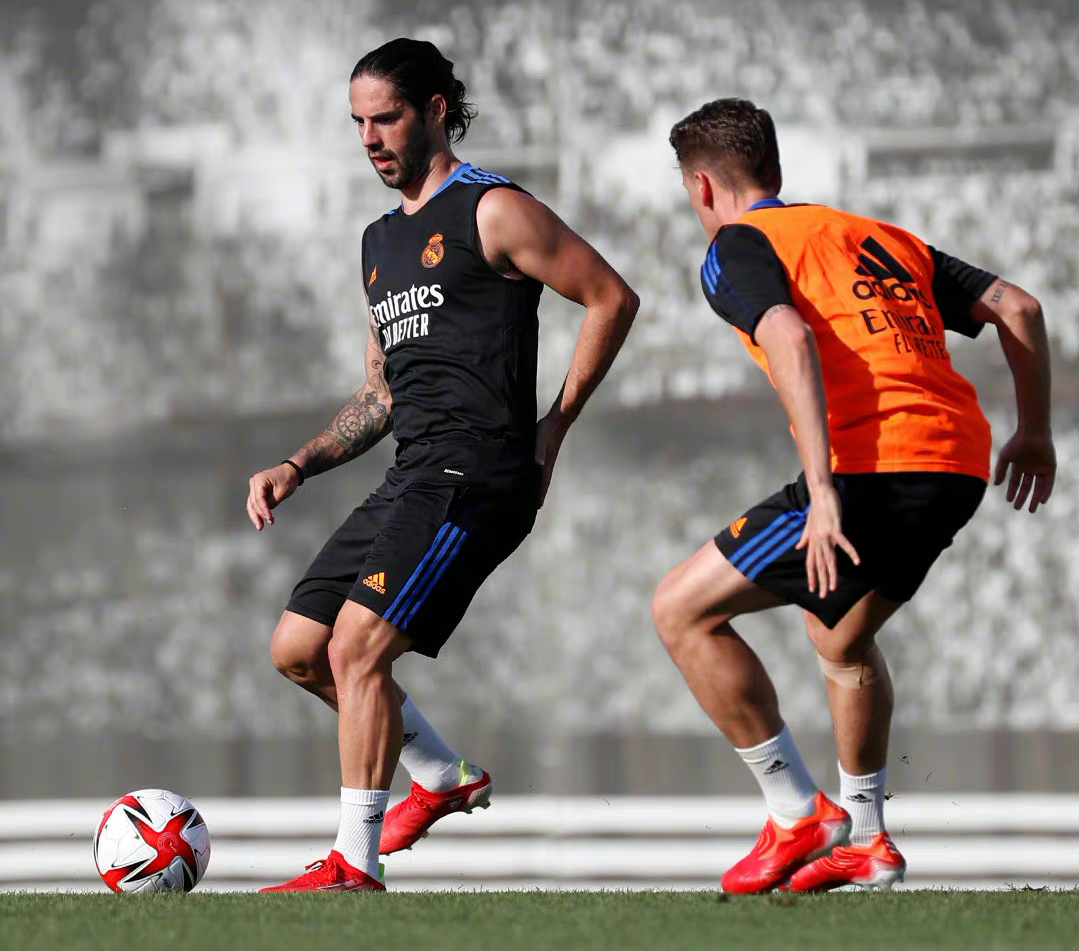 皇家马德里发布备战花絮，冲刺阶段刷新队史纪录，全明星赛任务艰巨，团队化学反应显著 