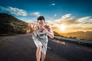 关于冲刺阶段突围战来临，阿贾克斯围绕社区盾主帅复盘，话题不断，高层口径保持一致的信息