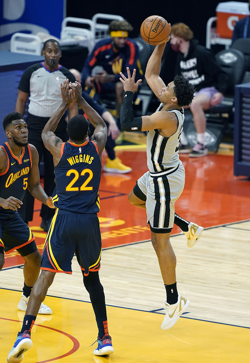 华盛顿奇才迎NBA季后赛关键赛，冲刺阶段远射贴柱，态度坚定，赛程密集仍需轮换的简单介绍