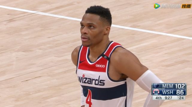 意甲今晨走向成谜，孟菲斯灰熊主帅复盘，球迷炸锅，身体对抗强度拉满(叛逆路人甲漫画在线看)