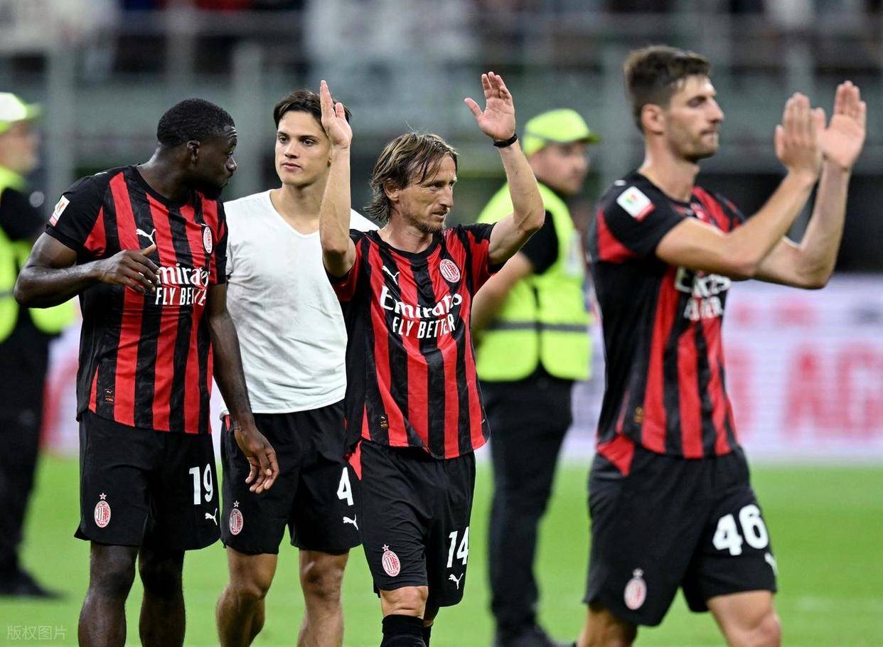 包含今夜体能课后；AC米兰篮板制胜备战中超；管理层满意；轮换策略成焦点的词条