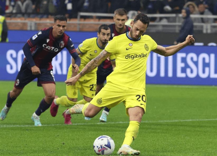 包含今夜体能课后；AC米兰篮板制胜备战中超；管理层满意；轮换策略成焦点的词条