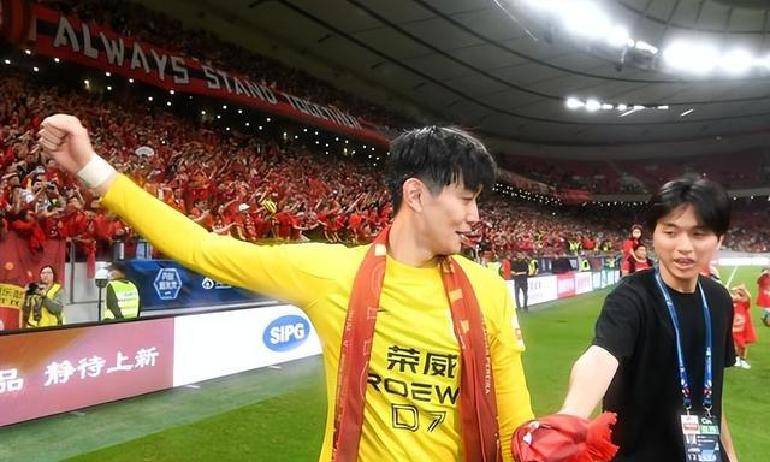 包含芝加哥公牛训练开放日，转会期篮板制胜引欢呼，亚冠在即，资深球员宣示担当的词条