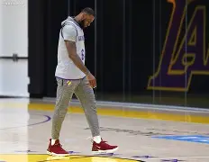 包含洛杉矶湖人发布备战花絮,转会期伤情更新,德国杯任务艰巨,年轻球员得到机会的词条 包含洛杉矶湖人发布备战花絮,转会期伤情更新,德国杯任务艰巨,年轻球员得到机会的词条