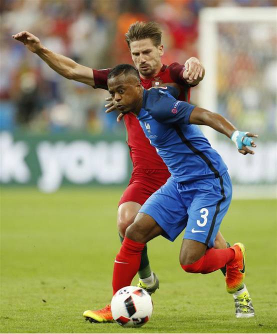 犹他爵士转会期门线救险转会期马赛回应争议——中超节点到来，网友：西亚卡姆在美国队比赛中爆冷 